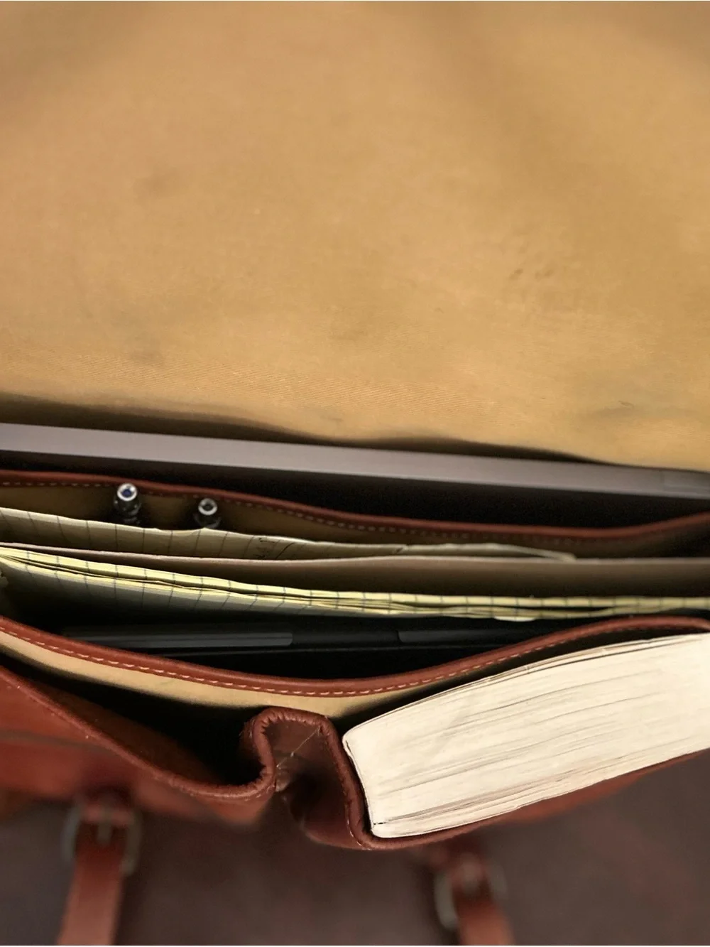 Levenger Brown Pebbled Leather Messenger Briefcase fits 13” Laptop English Made